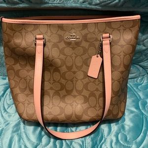 Beautiful 3 piece coach set